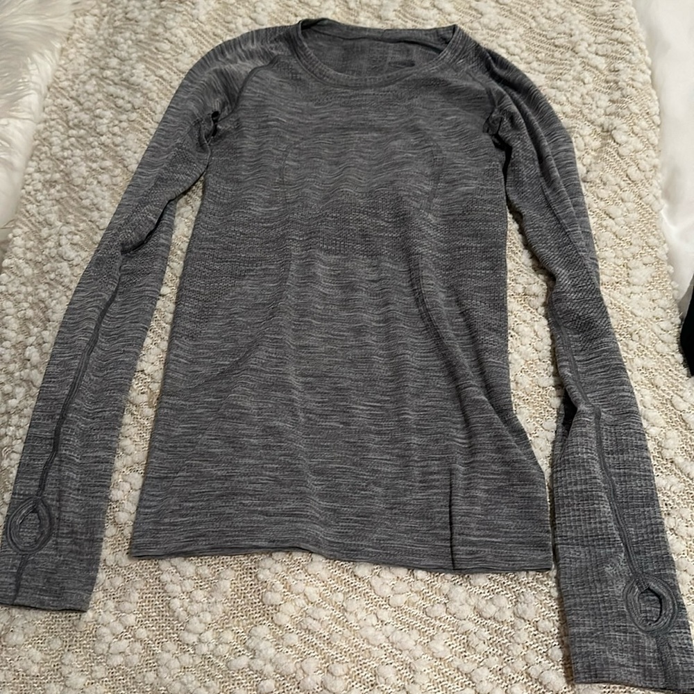 Lululemon top